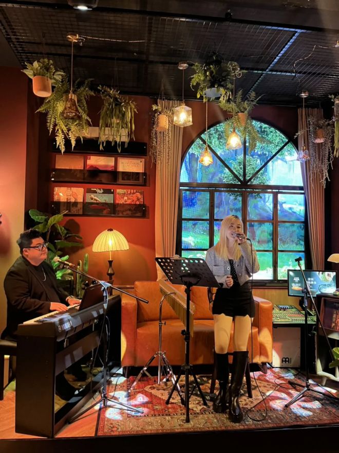 同仁四季火锅的另一种打法麻将胡了模拟器音乐餐厅(图2)